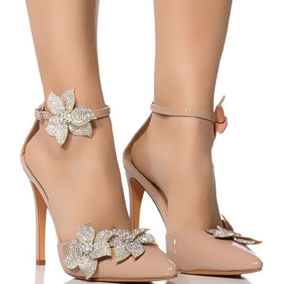 The AZALEA WANG " IMPERIAL  EMBELLISHMENTS " FLOWER PUMP IN NUDE (BRAND NEW !!!! - Picture 1 of 7